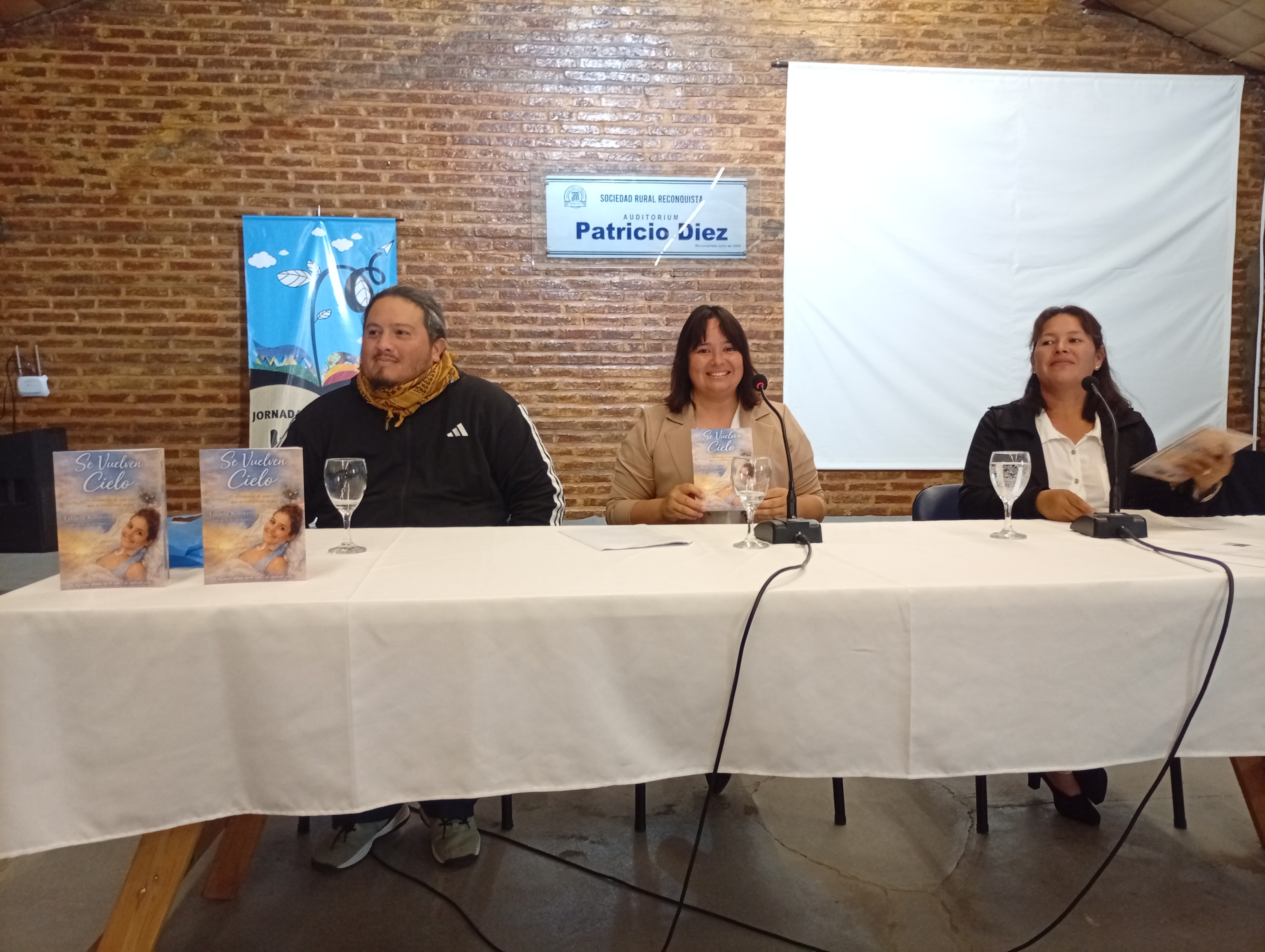 Gladys Romero presentó “Se vuelven cielo”: la literatura como espacio para reconstruirse y habitar la palabra